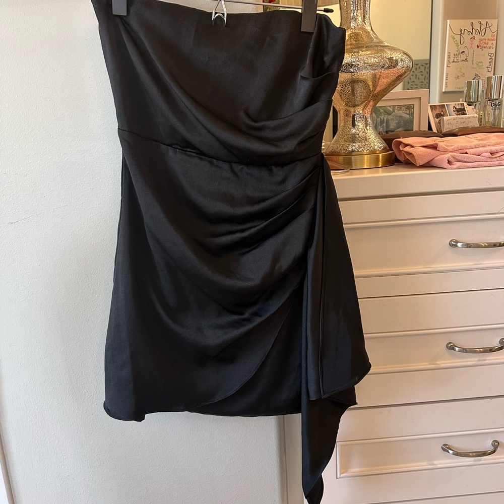 DO+BE Black Asymmetrical Strapless Dress